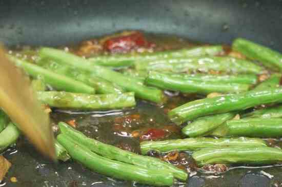 豆角怎么做好吃(干煸豆角的做法准备食材)