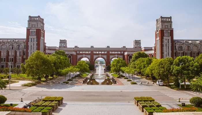 华中科技大学在哪(武汉华中科技大学怎么样)