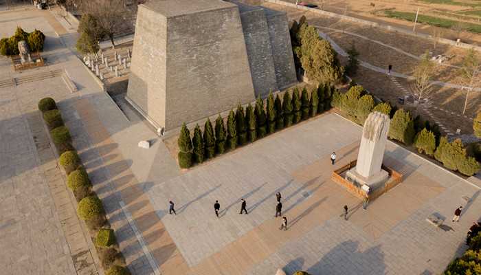 武则天墓在哪里(武则天墓位于陕西咸阳市乾县城北6公里的梁山上)