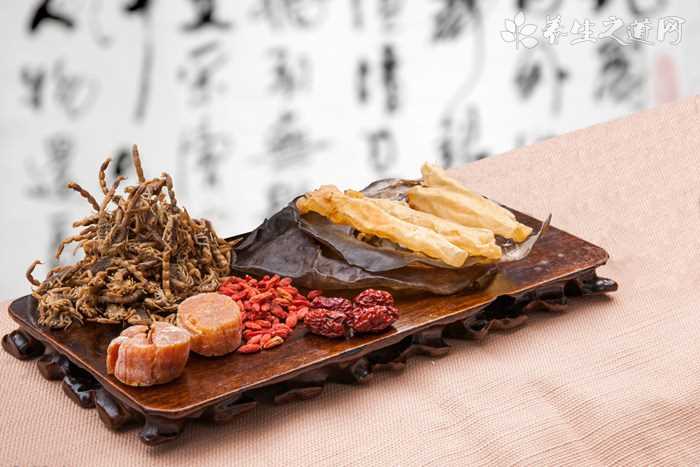 背屈伸(山羊挺身)：提高背部后腰力量(背屈)